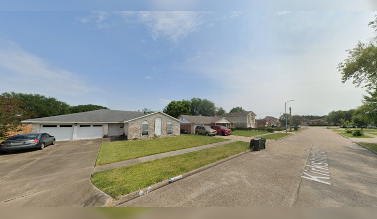 Two Houston Firefighters Injured as Crews Battle Residential Blaze in South Belt / Ellington