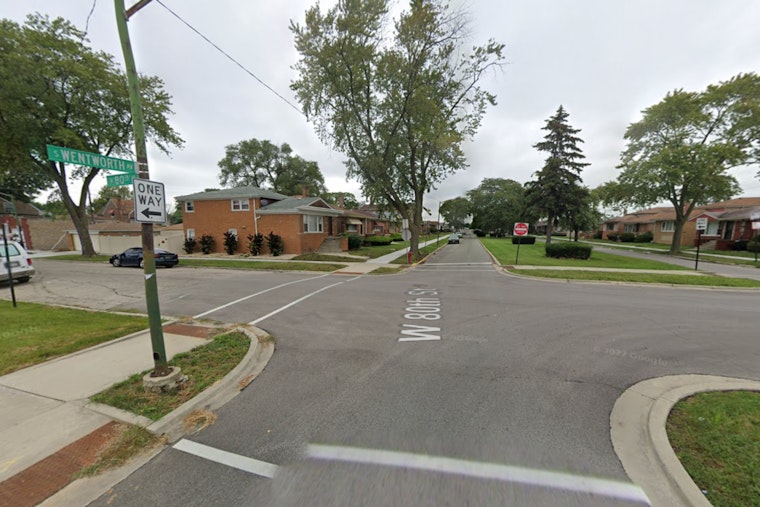 Two Men Wounded in South Side Chicago Shooting, Gunman at Large