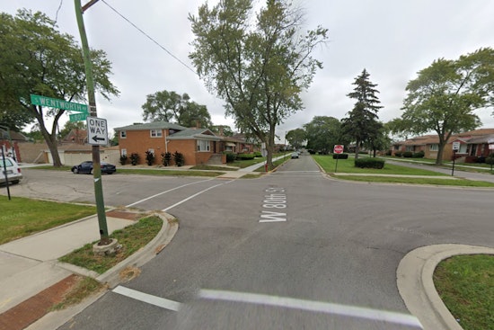 Two Men Wounded in South Side Chicago Shooting, Gunman at Large