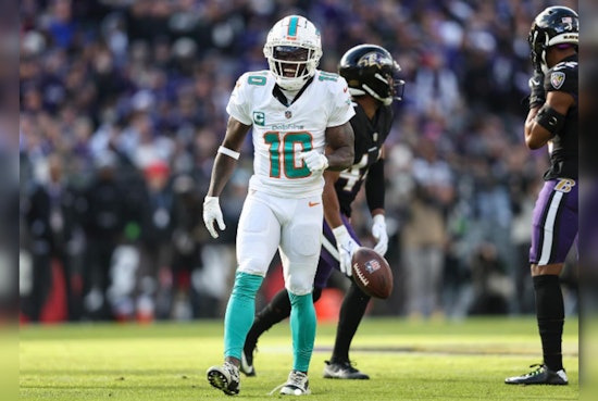 Tyreek Hill Braces for Icy Reception in Playoff Showdown Against Former Team as Dolphins Face Chiefs in Freezing Kansas City