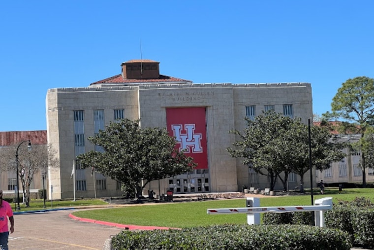 University of Houston Responds to Gas Leak Near TDECU Stadium, Holman Street Closure Affects Campus Life