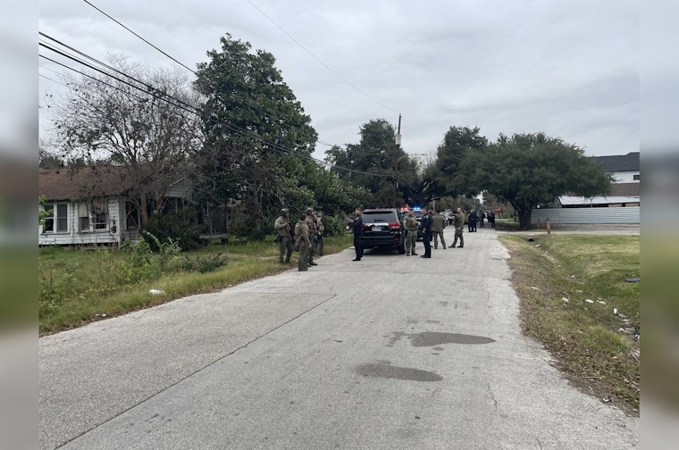 Unrelated Suspect Fires at Undercover Cops During Houston Narcotics Operation, No Injuries Reported