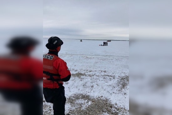 US Coast Guard and Local Teams Rescue 20 Fishermen Adrift on Lake Erie Ice Floe Near Ohio