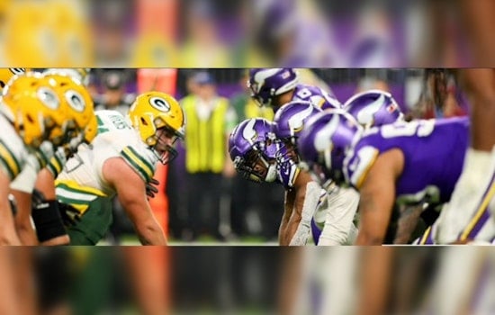 Vikings' Coach O'Connell Swaps Quarterbacks Mid-Game in Loss to Packers, Playoff Hopes Teetering