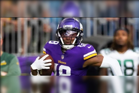 Vikings Confront Offseason Challenges: QB Dilemma, Flores' Future, and Jefferson's Contract