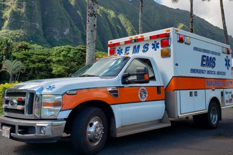 23-Year-Old Motorcyclist in Critical Condition After Likelike Highway Crash in Honolulu