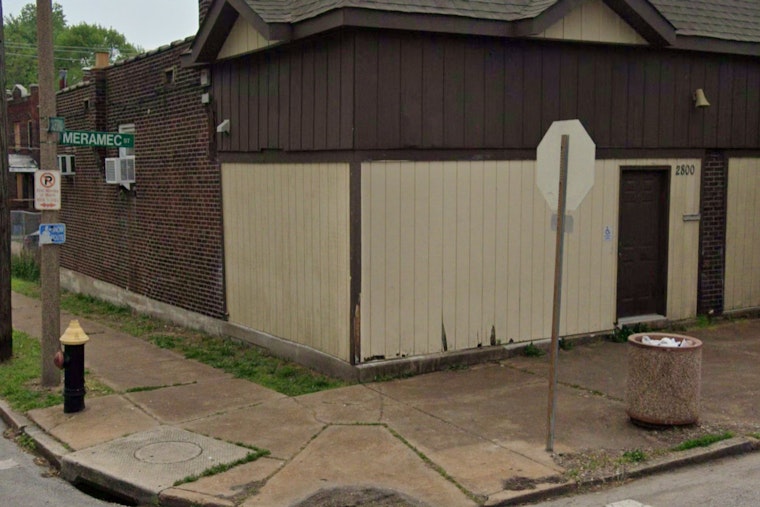 Armed Robbery in Dutchtown Leaves St. Louis Man Without Cash, Suspect at Large