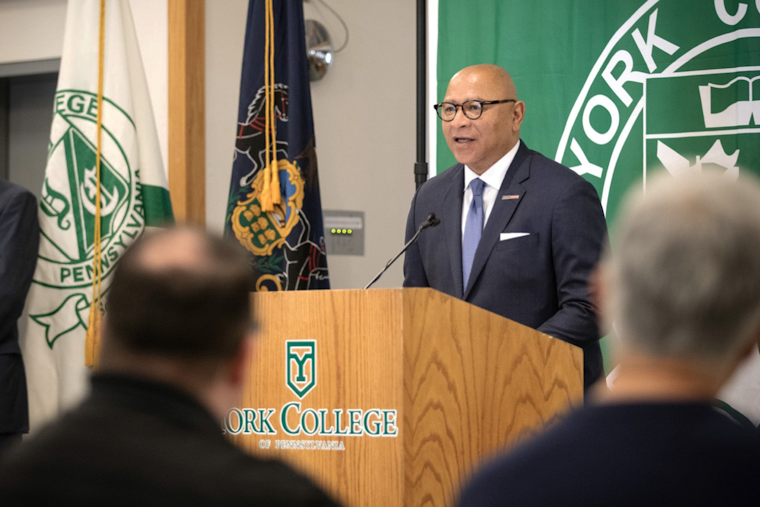 Auditor General Timothy L. DeFoor Concludes Statewide College Tour at Community College of Philadelphia to Promote Job Opportunities