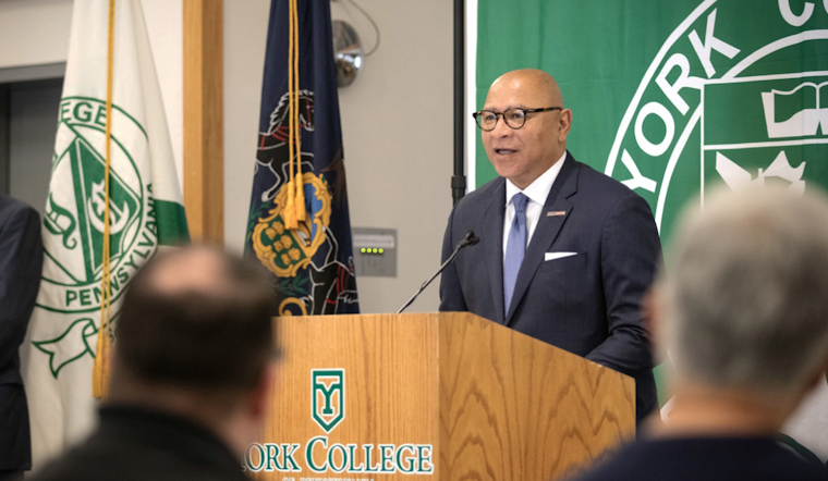 Auditor General Timothy L. DeFoor Concludes Statewide College Tour at Community College of Philadelphia to Promote Job Opportunities