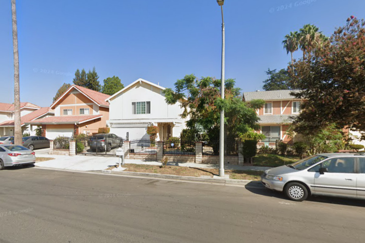 Blaze at Construction Site Spreads to Neighboring Homes,