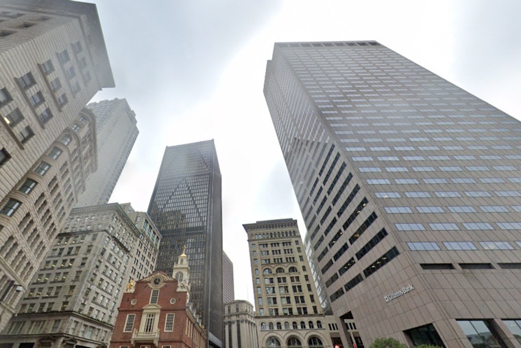 Bostonians Bask in Sunny Saturday, Brace for Rainy Sunday and Cool Columbus Day
