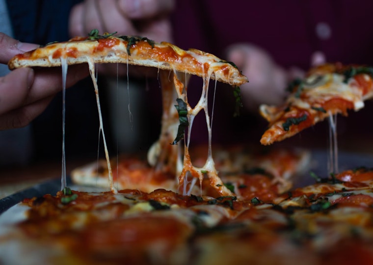 Chicago Celebrates Inaugural National Tavern-Style Pizza Day with Home Run Inn Leading the Festivities