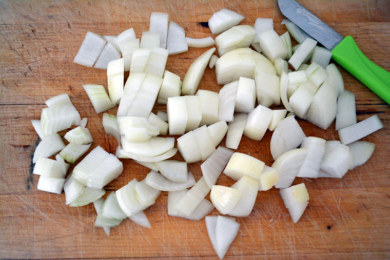 Colorado's Illegal Pete's Drops Yellow Onions Amid E. Coli Scare and Nationwide Recall Efforts