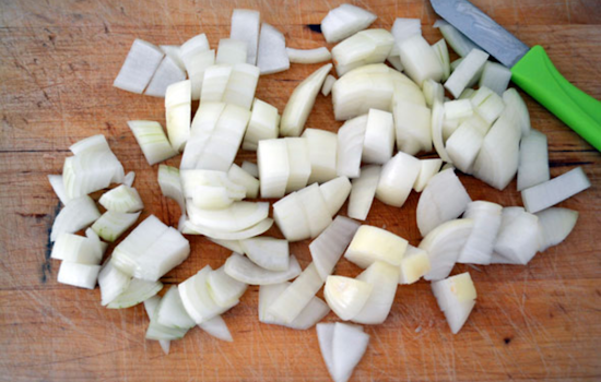 Colorado's Illegal Pete's Drops Yellow Onions Amid E. Coli Scare and Nationwide Recall Efforts