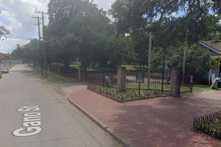 Dallas Invites Locals to Free City Park Poetry Series Amidst Historical Charm