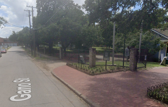 Dallas Invites Locals to Free City Park Poetry Series Amidst Historical Charm