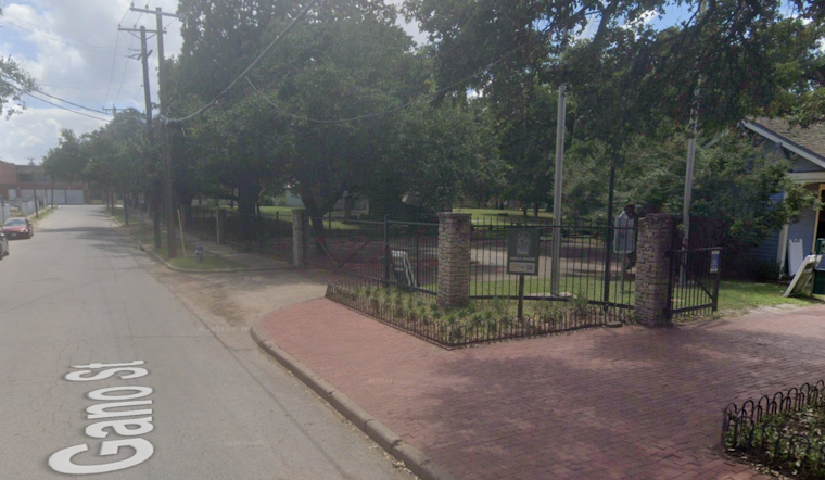 Dallas Invites Locals to Free City Park Poetry Series Amidst Historical Charm