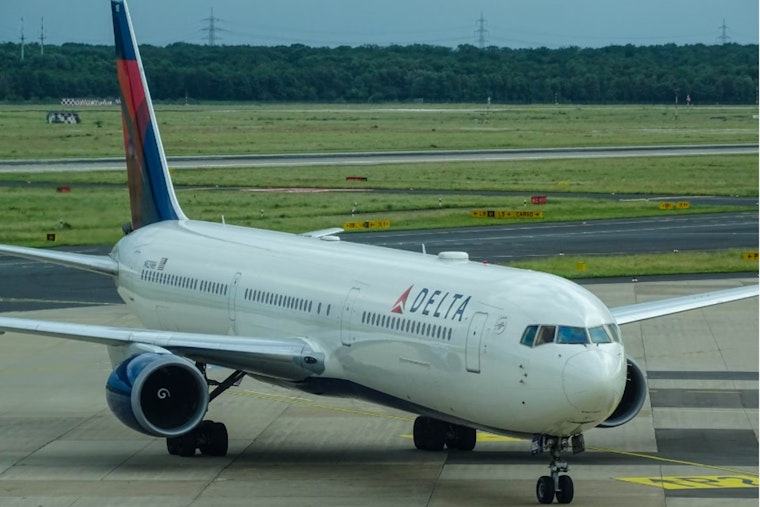 Delta Halts Hot Meal Service on Over 200 Flights from Detroit Amid FDA Safety Concerns