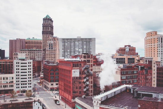 Detroit Forecast Predicts Breezy 78 Degrees Today, Sunny Week Ahead with Mild Temperatures