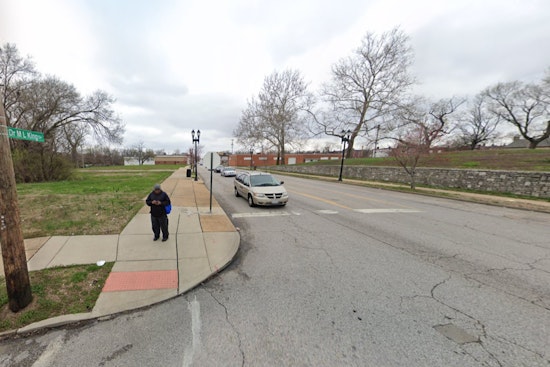Elderly Man Robbed and Assaulted in Saint Louis' West End, Suspect at Large