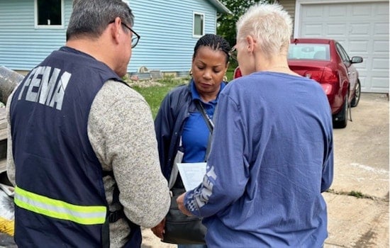 FEMA Conducts Door-to-Door Outreach in Jacksonville to Aid Disaster-Affected Residents