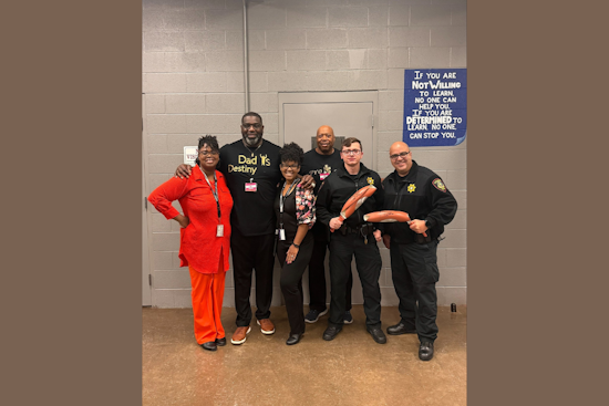 Former NFL Star Devin Wyman Inspires Inmates in Green Bay with Message of Transformation and Empowerment