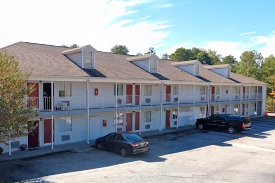 Gwinnett County Police Investigate Hotel Parking Lot Shooting, Search for Suspect Underway