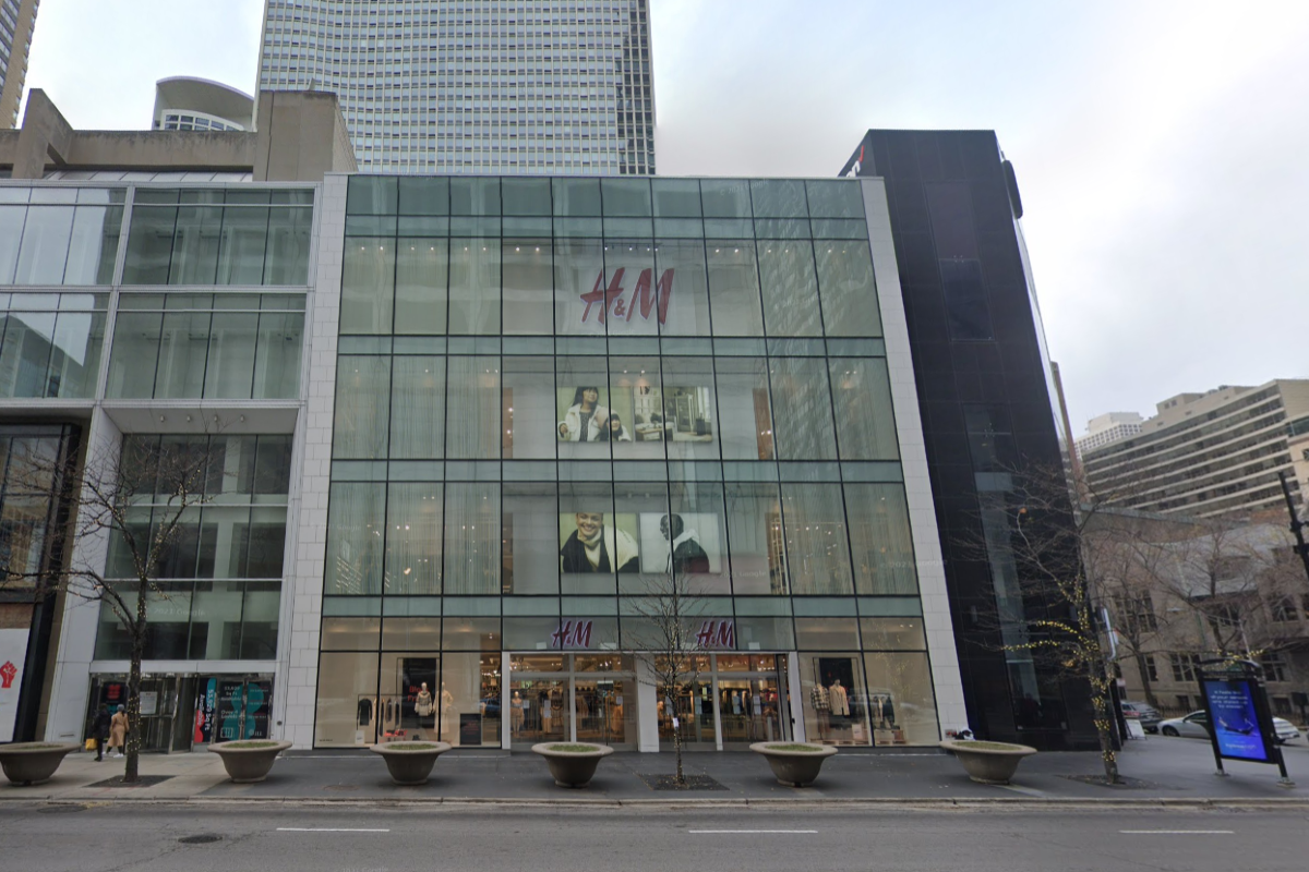 H&m michigan ave hours hotsell