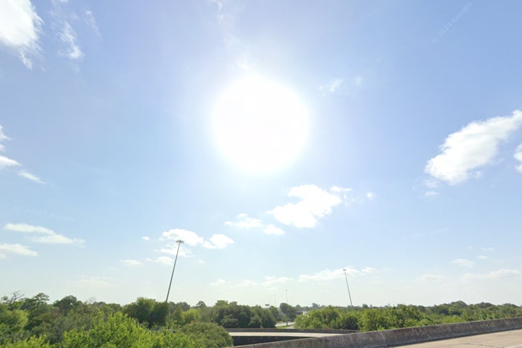 Houston Forecast, Sunny Start to Week with Thunderstorm Chances Ahead