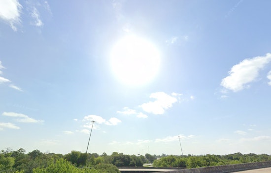 Houston Forecast, Sunny Start to Week with Thunderstorm Chances Ahead