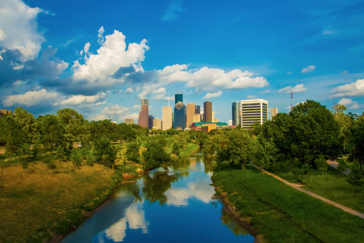 Houston Heats Up With Sunny Skies And 80s Forecasted As Western Texas