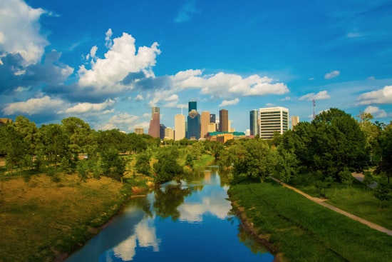 Houston Heats Up with Sunny Skies and 80s Forecasted as Western Texas Prepares for Severe Weather