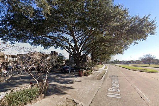 Houston Investigators Probe Stabbing Death of Elderly Man on North Braeswood Boulevard