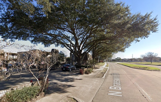 Houston Investigators Probe Stabbing Death of Elderly Man on North Braeswood Boulevard