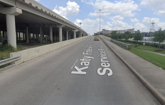 Houston Police Investigate Early Morning Fatal Crash on Katy Freeway, Seek Missing Occupant
