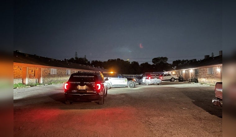 Houston Police Investigate Fatal Stabbing at Southeast Apartment Complex, Witnesses Urged to Come Forward