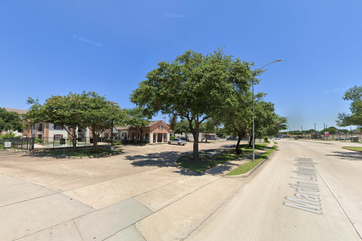 Houston Police Investigate Shooting Death of Teen at Local Apartment