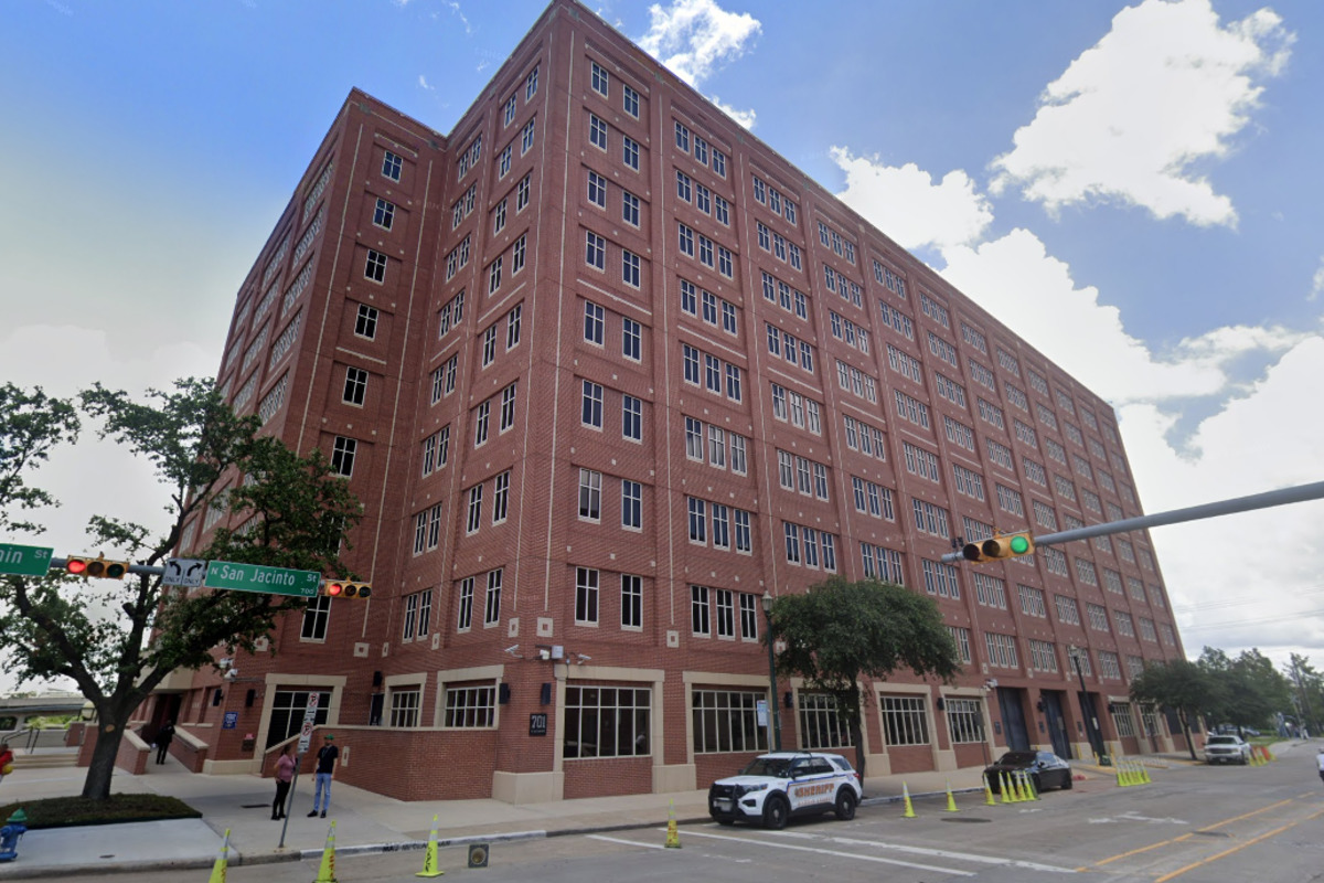 Houston Police Officer Charged with Assault and Unlawful Restraint