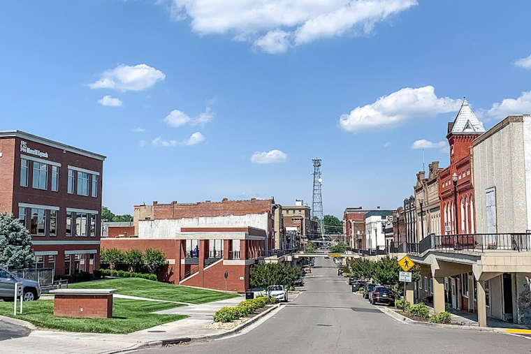 Knoxville Welcomes Sunny Days Ahead with Mild Temperatures and Clear Skies, Says NWS
