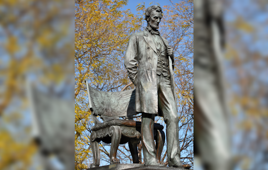 Lincoln Statue in Chicago's Lincoln Park Vandalized with Red Paint on Indigenous Peoples Day