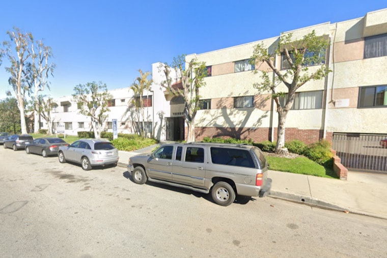 Los Angeles Firefighters Heroically Battle Blaze and Rescue Trapped Residents in Van Nuys Apartment Fire