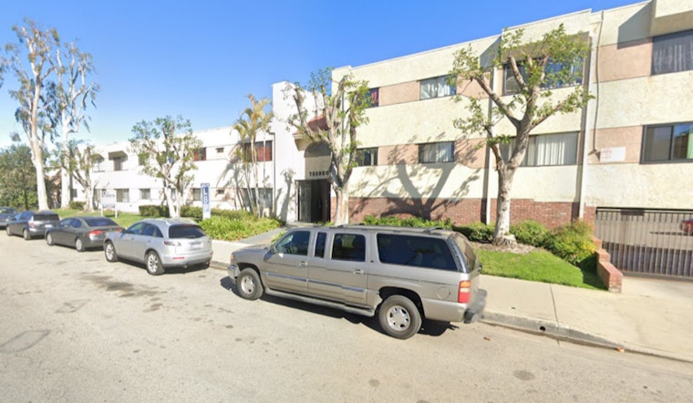 Los Angeles Firefighters Heroically Battle Blaze and Rescue Trapped Residents in Van Nuys Apartment Fire