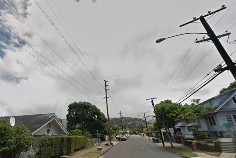 Mixed Weather Forecast for Honolulu, Light Winds, Showers, and Potential Thunderstorms This Weekend