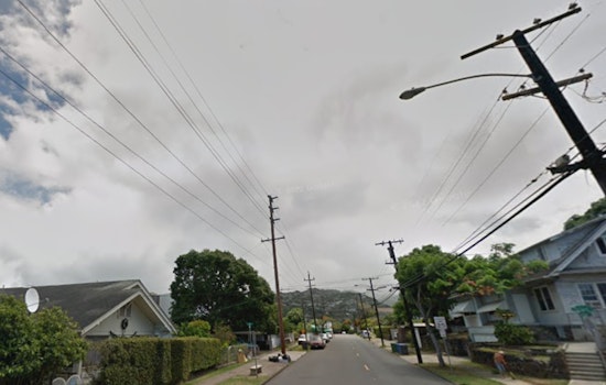 Mixed Weather Forecast for Honolulu, Light Winds, Showers, and Potential Thunderstorms This Weekend