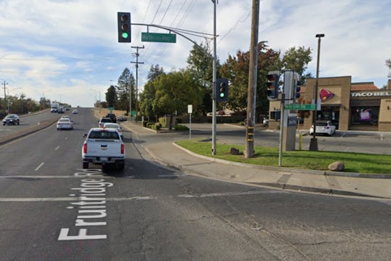 Over 1,000 SMUD Customers Face Power Outage After Car Strikes Pole in South Oak Park, Sacramento