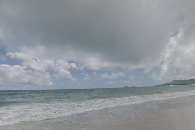Rescue Team Swiftly Aids Injured Kiteboarder Off Kailua Beach After Collision With Popoia Island