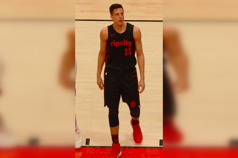 San Antonio Spurs Fall to Houston Rockets 129-107 in Preseason Finale Despite Rookie Castle's Strong Performance