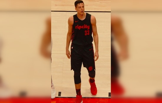 San Antonio Spurs Fall to Houston Rockets 129-107 in Preseason Finale Despite Rookie Castle's Strong Performance