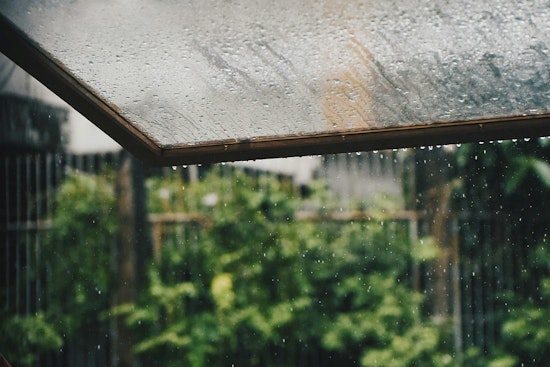 Seattle Braces for Showers with Hopes of Afternoon Sunshine, NWS Forecasts Rain into Weekend