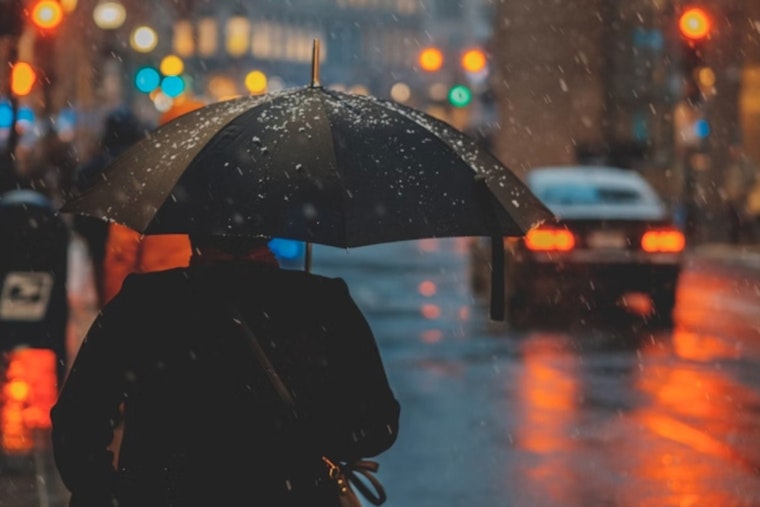 Seattle Braces for Wet Weekend with Steady Rain and Gusty Winds Predicted by NWS